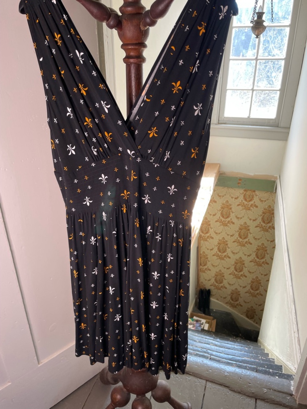 Black Fleur-Print V-Neck Sundress by Trashy Diva